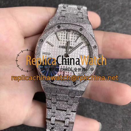 Replica Audemars Piguet Royal Oak Frosted Gold Quartz 33MM 67653 OM Stainless Steel Silver Dial Swiss 3132